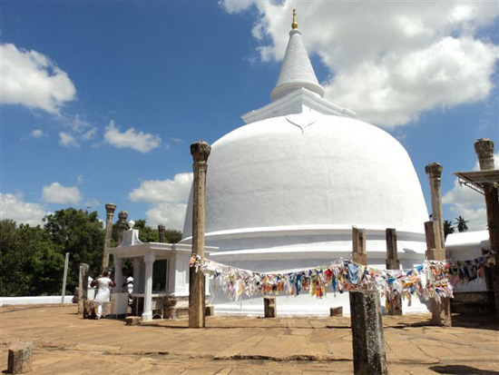 Lankarama_Dagaba_in_Anuradhapura