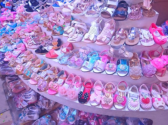 子供靴の陳列棚